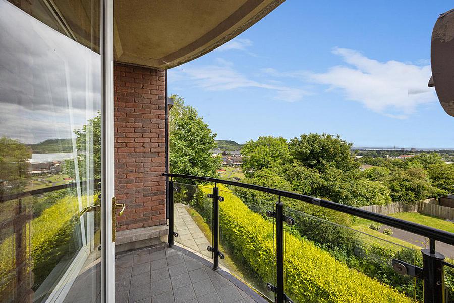 Apt 5 Northview