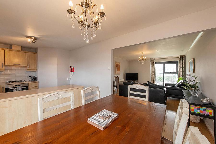 Apt 25 Clarendon Quay