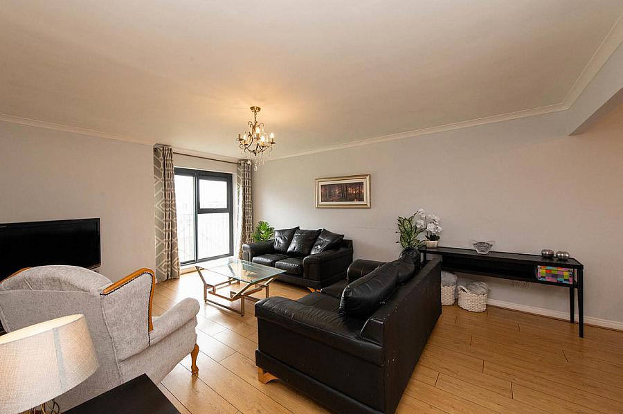Apt 25 Clarendon Quay