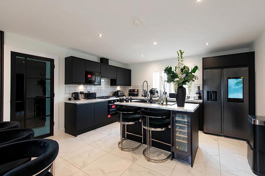 1 Spinners Gate