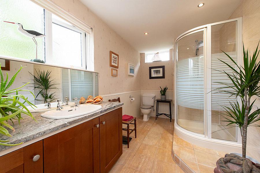 &quot;Latharna&quot;, 14 Lenamore Avenue
