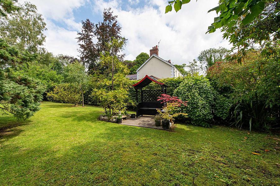 &quot;Latharna&quot;, 14 Lenamore Avenue
