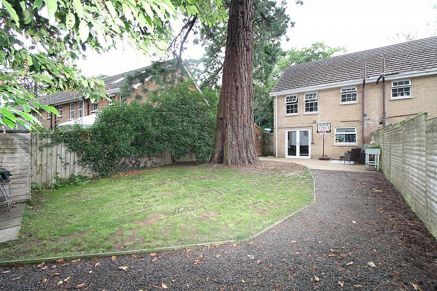 34 Glenavna Manor