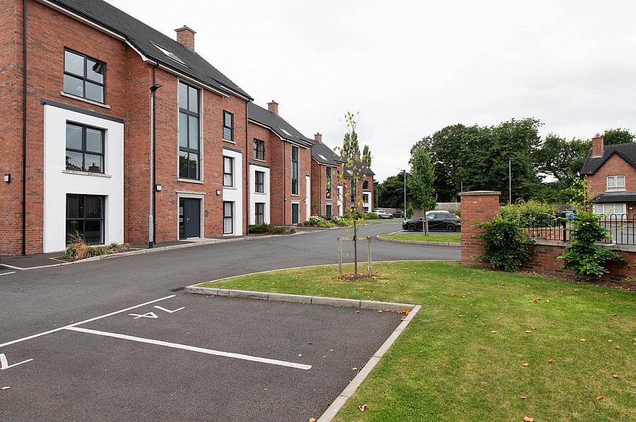 64 Loughshore Manor