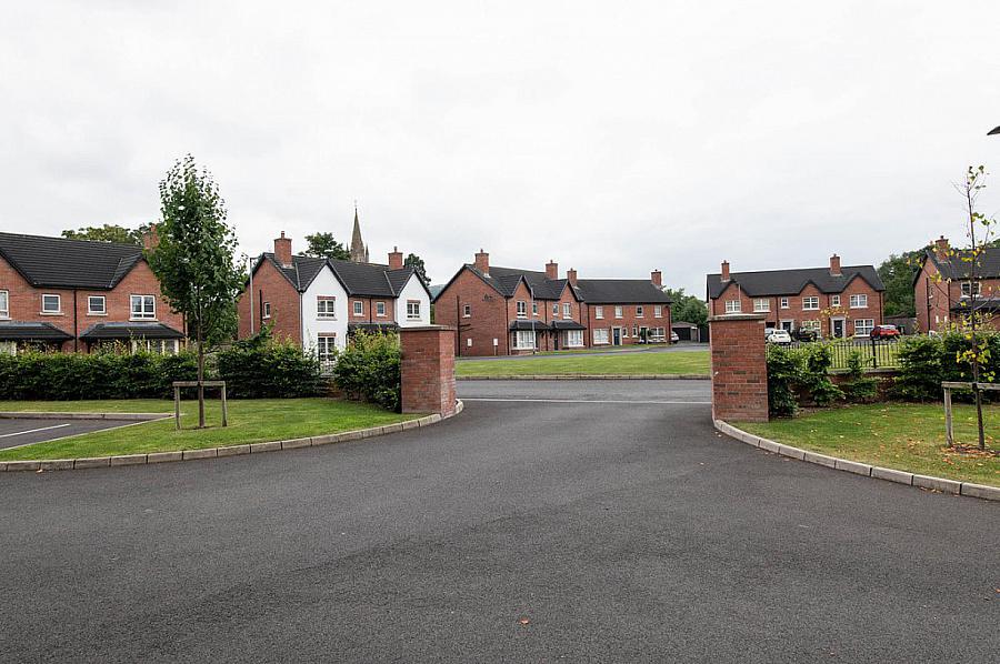 64 Loughshore Manor