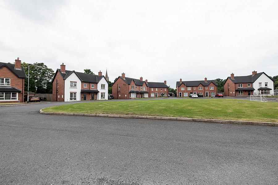 64 Loughshore Manor