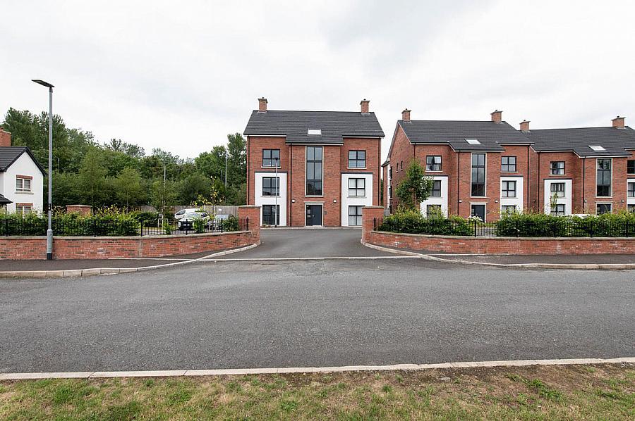 64 Loughshore Manor