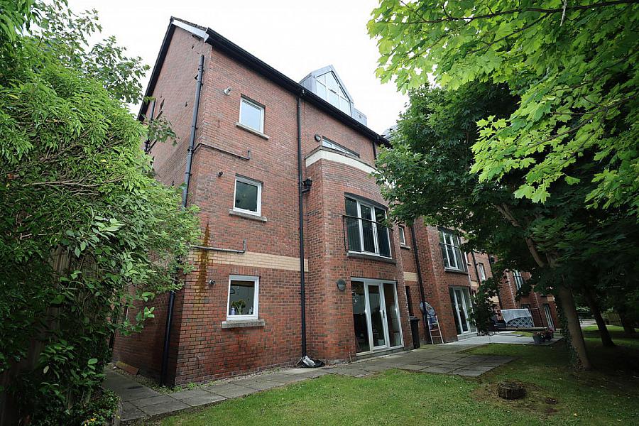 3 Glenmount Manor