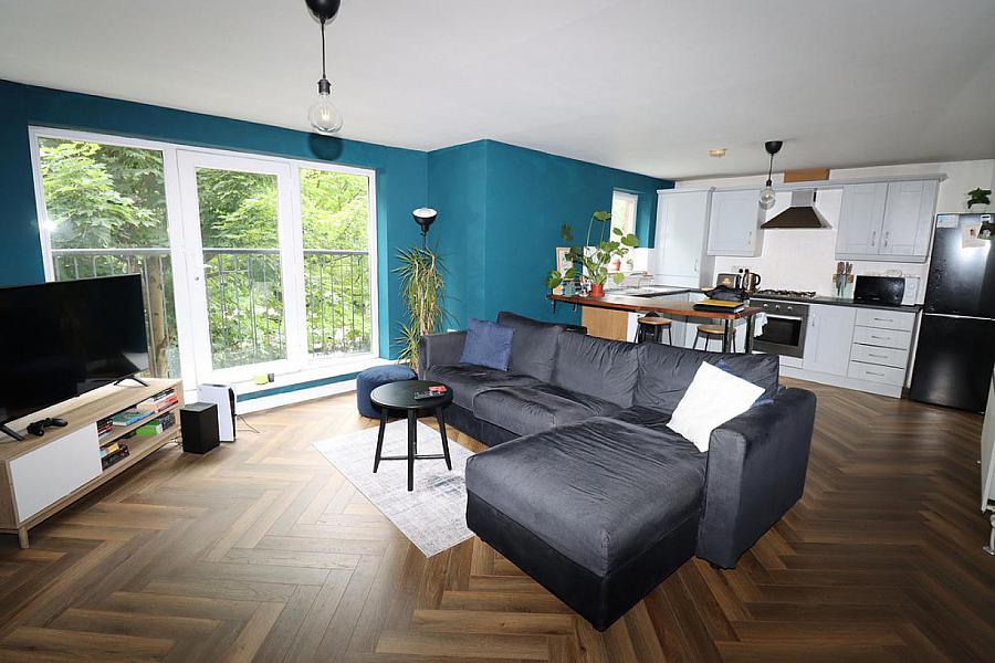 3 Glenmount Manor