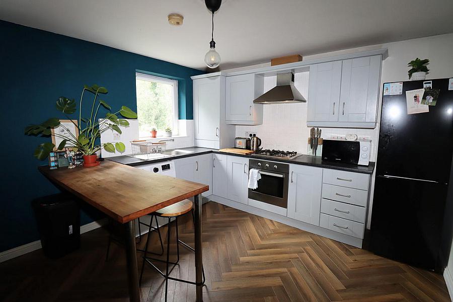 3 Glenmount Manor