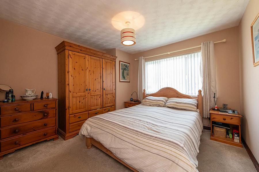 8 Farm Lodge Grove