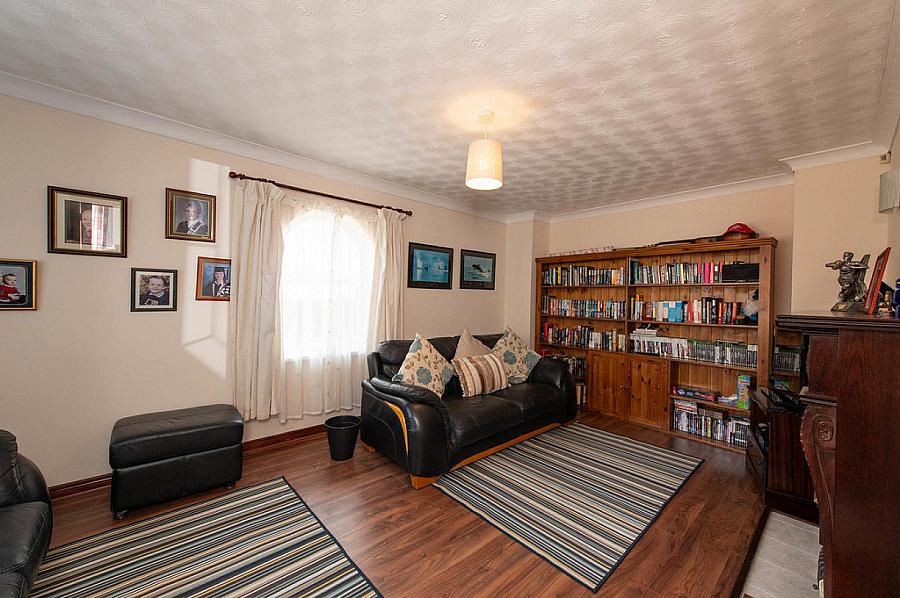8 Farm Lodge Grove
