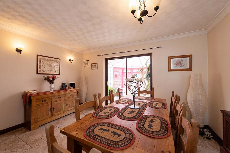 8 Farm Lodge Grove
