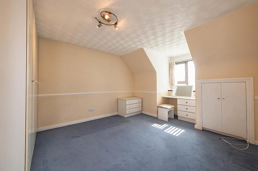 10 Farm Lodge Road