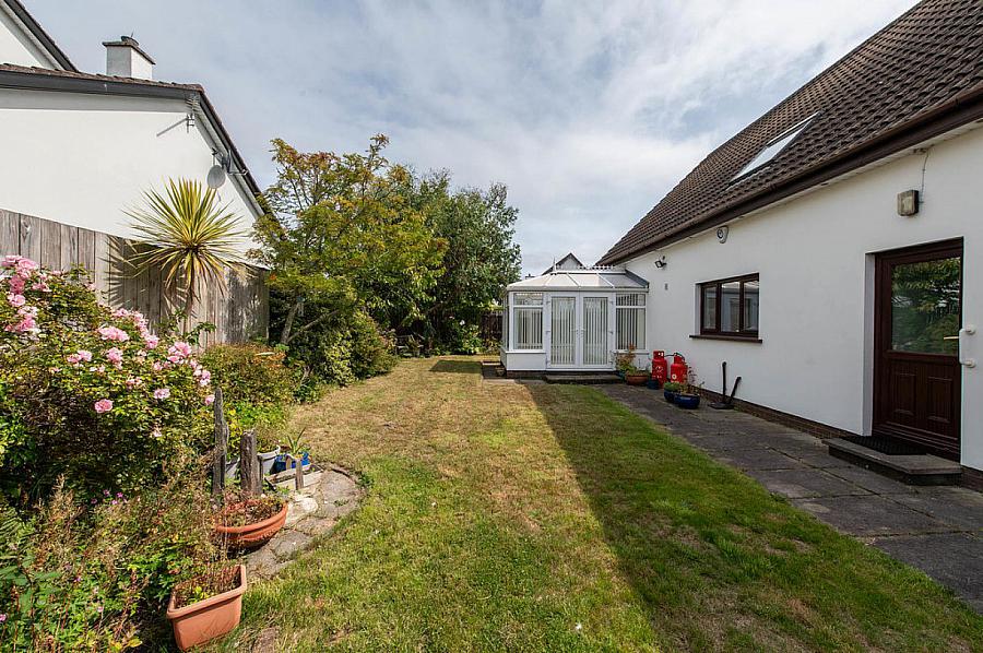 10 Farm Lodge Road