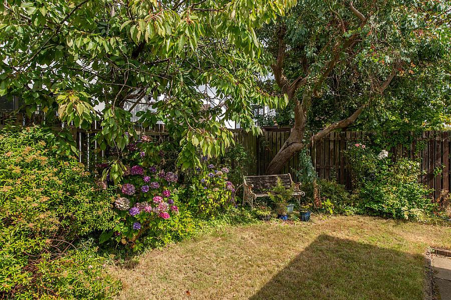 10 Farm Lodge Road