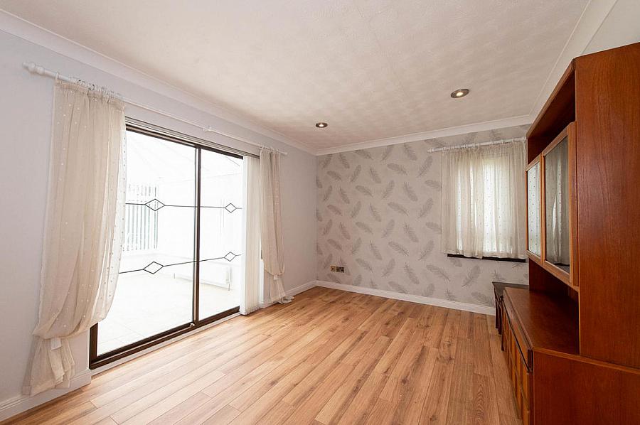 10 Farm Lodge Road