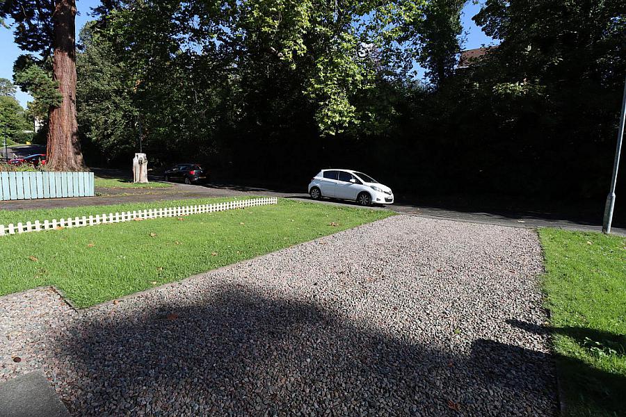 14 Glenavna Manor