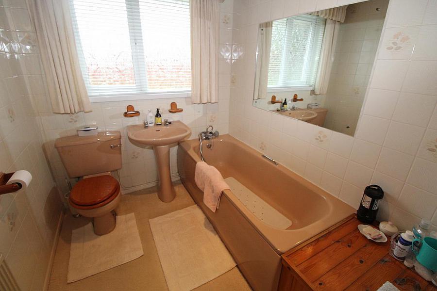6 Hightown Drive 6 Hightown Drive