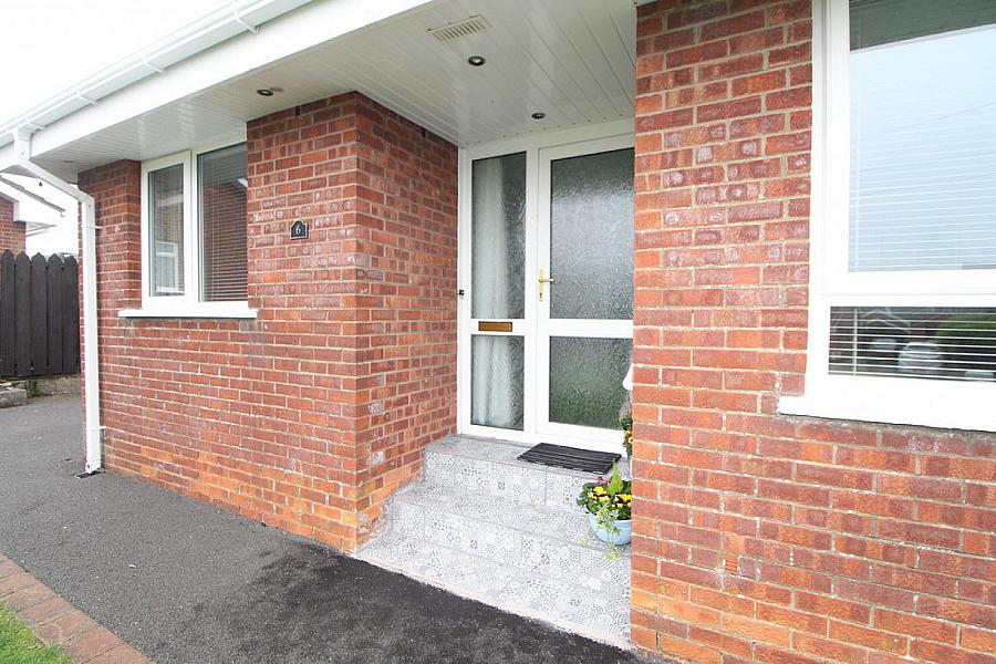 6 Hightown Drive 6 Hightown Drive