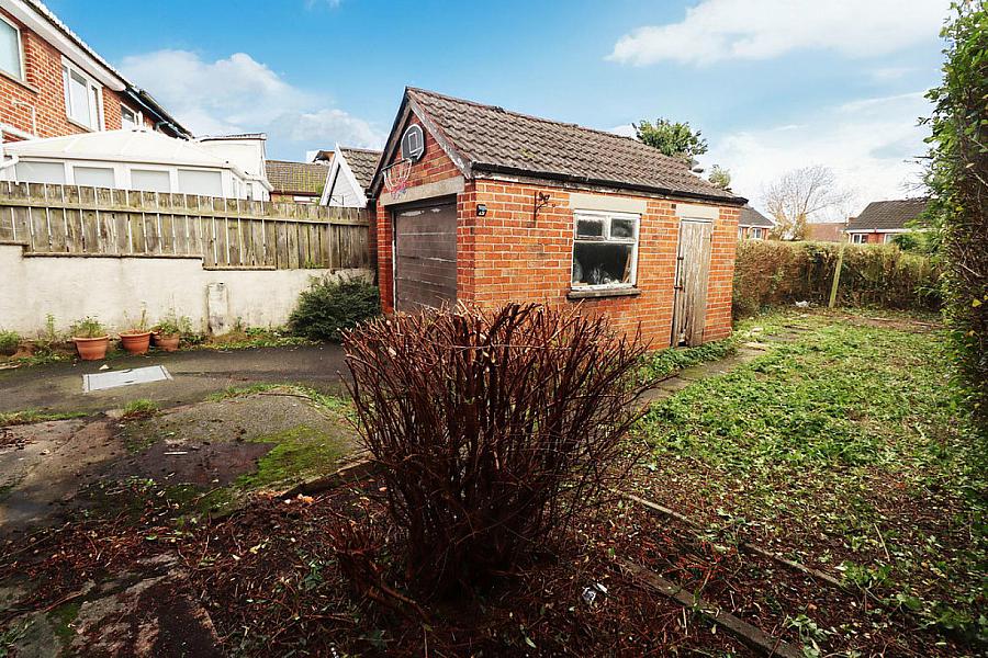 11 Hillview Avenue West