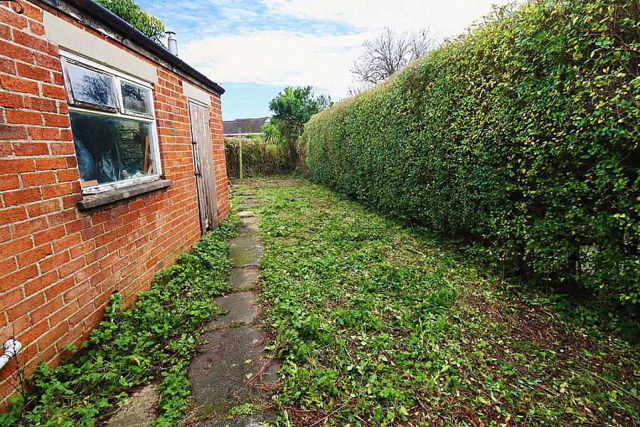 11 Hillview Avenue West