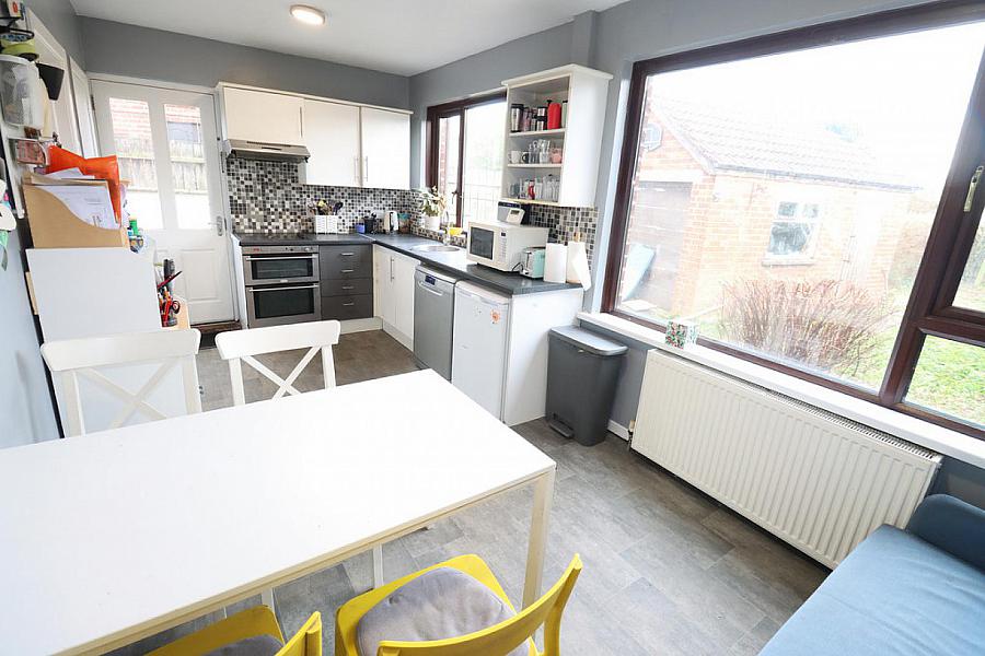 11 Hillview Avenue West