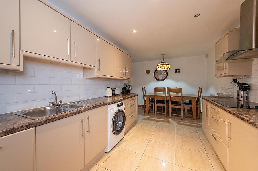 16 Hightown Crescent