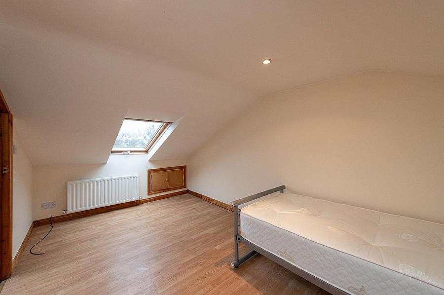 16 Hightown Crescent