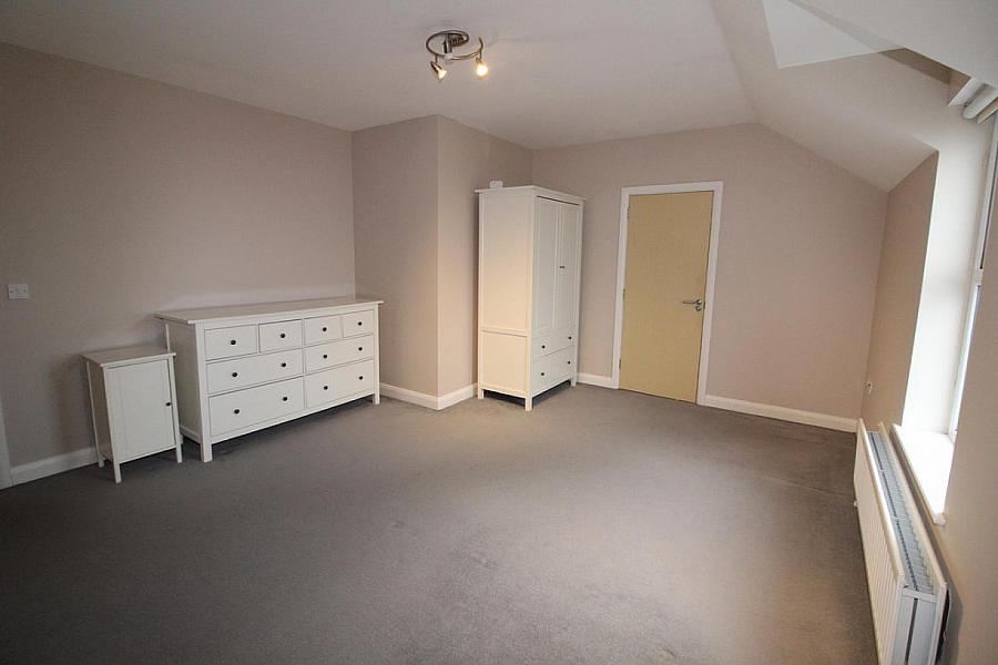 31 Loughshore Courtyard