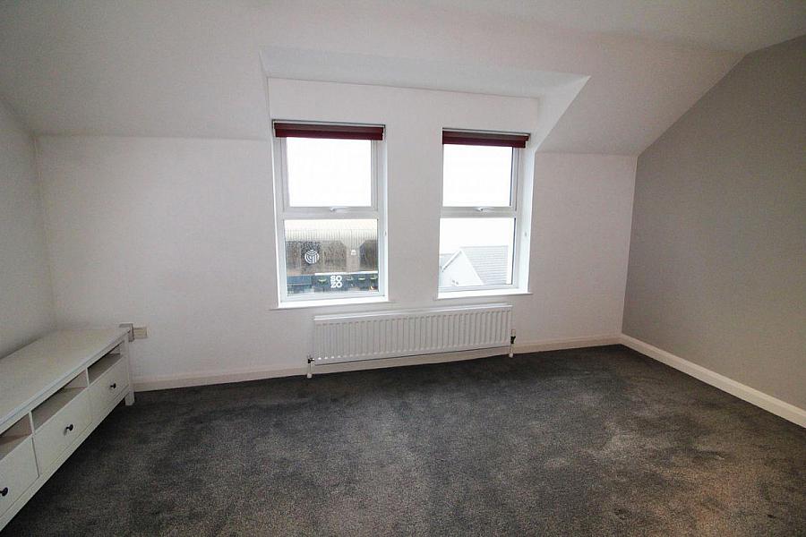 31 Loughshore Courtyard