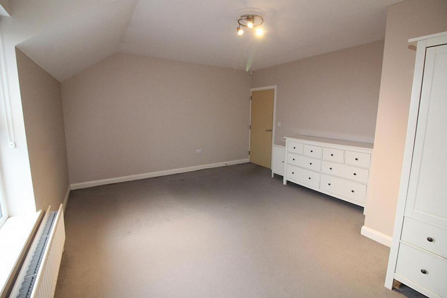 31 Loughshore Courtyard