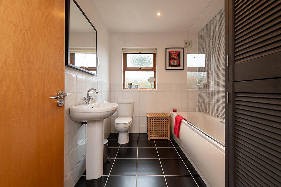 Apt 2, 137 Monkstown Road