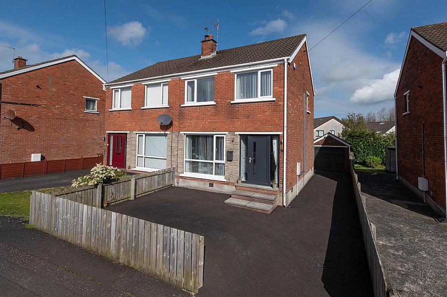 11 Sandyknowes Avenue