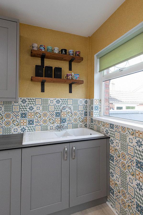 11 Sandyknowes Avenue