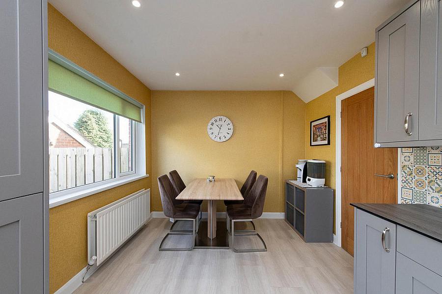 11 Sandyknowes Avenue