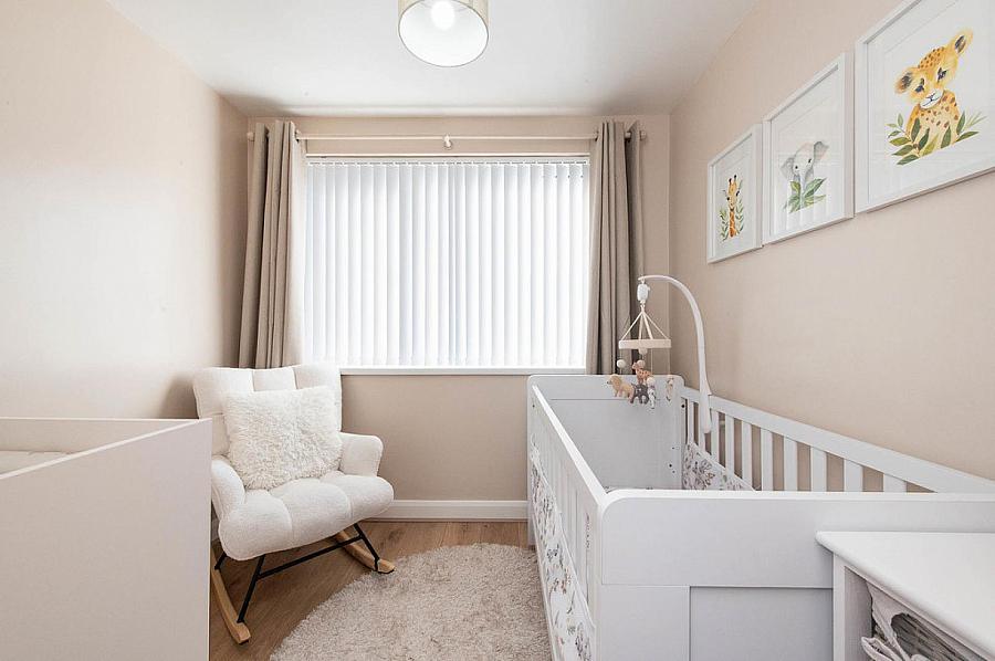 11 Sandyknowes Avenue