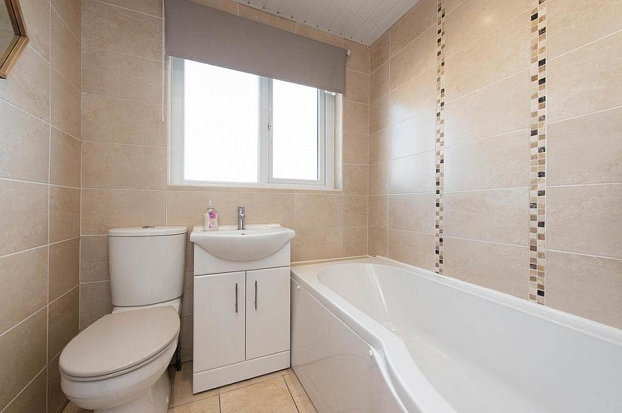 11 Sandyknowes Avenue