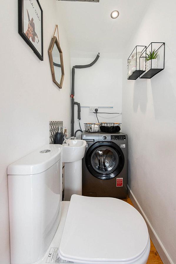 11 Sandyknowes Avenue