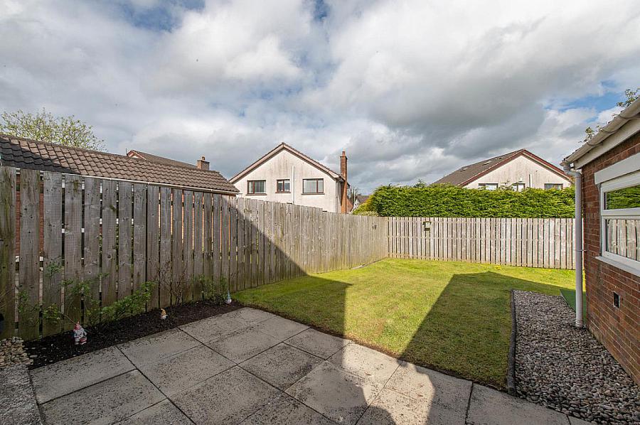 11 Sandyknowes Avenue