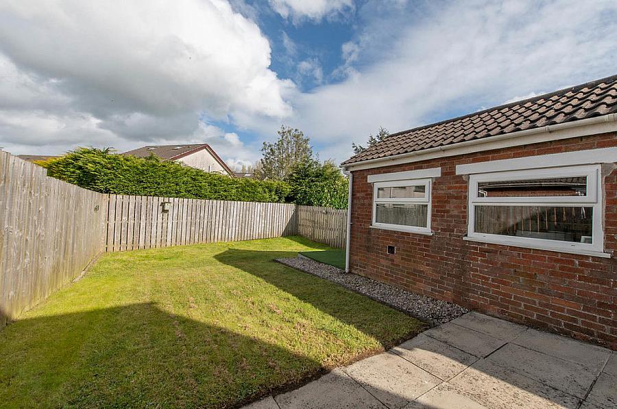 11 Sandyknowes Avenue