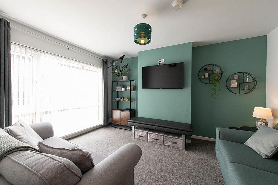 11 Sandyknowes Avenue