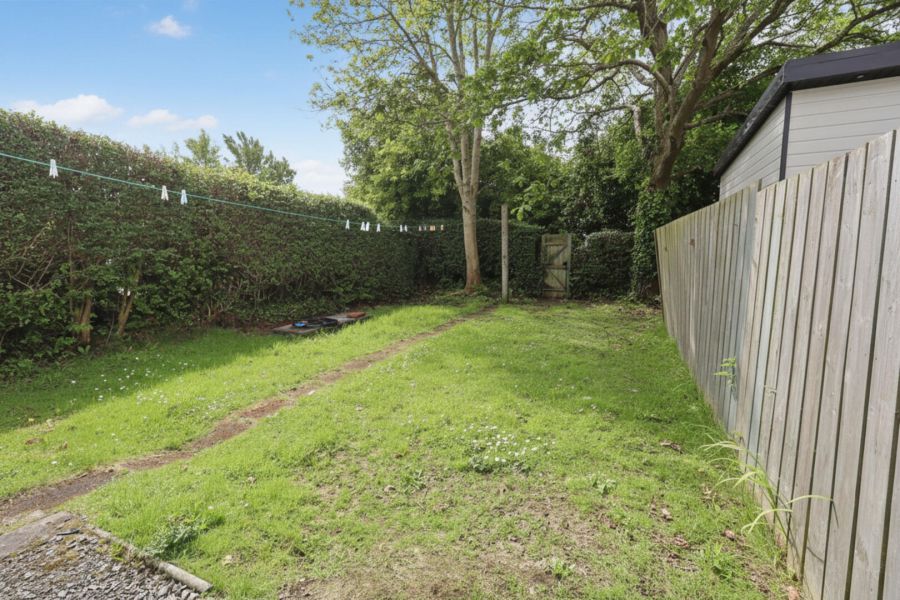 11 Abbots Road