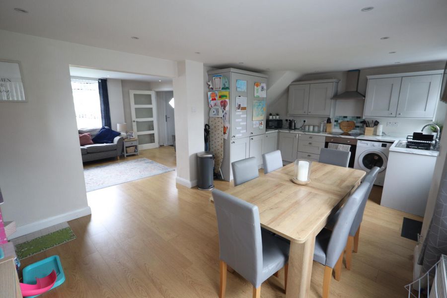 11 Abbots Road