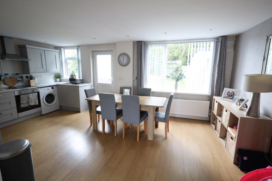 11 Abbots Road