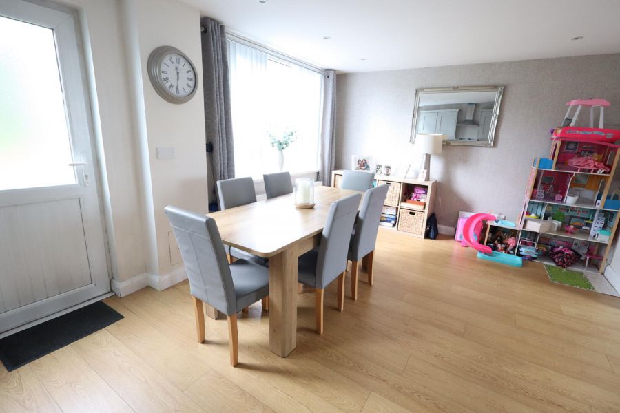 11 Abbots Road