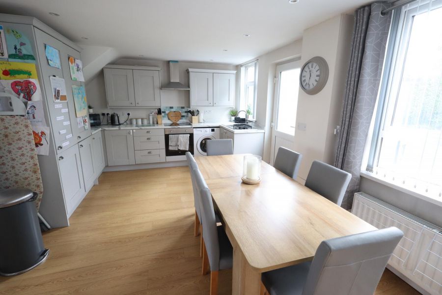 11 Abbots Road