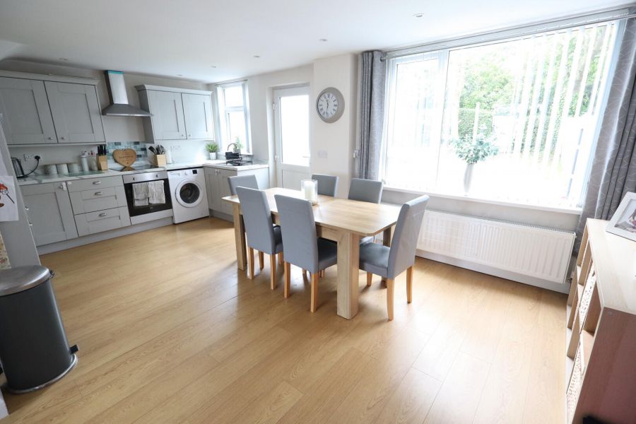 11 Abbots Road