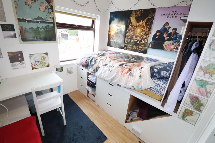 11 Hillview Avenue West