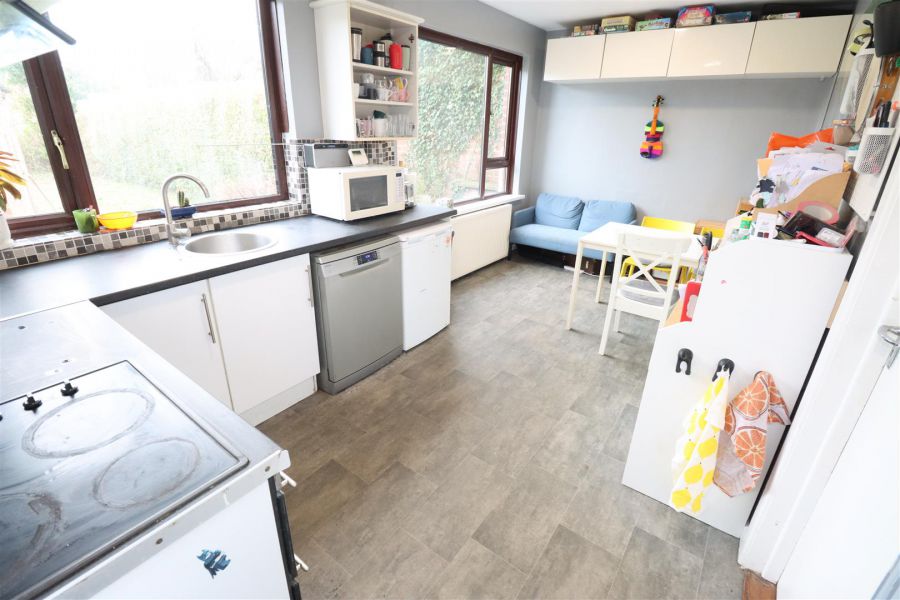 11 Hillview Avenue West